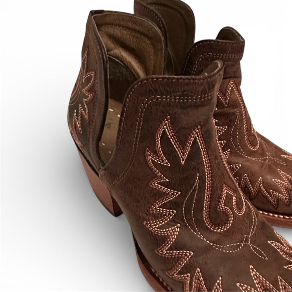 Ariat Women’s Size 6.5 Dixon Weathered Ankle Western Bootie Cut Out Side Panels - Picture 5 of 11
